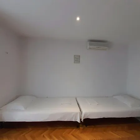 Apartament With Parking Space Brela, Makarska - 18417